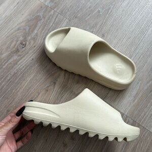 Yeezy Slides Beige